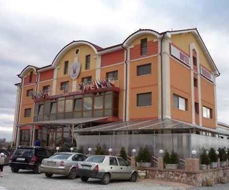 Hotel Transit Oradea Exteriör bild